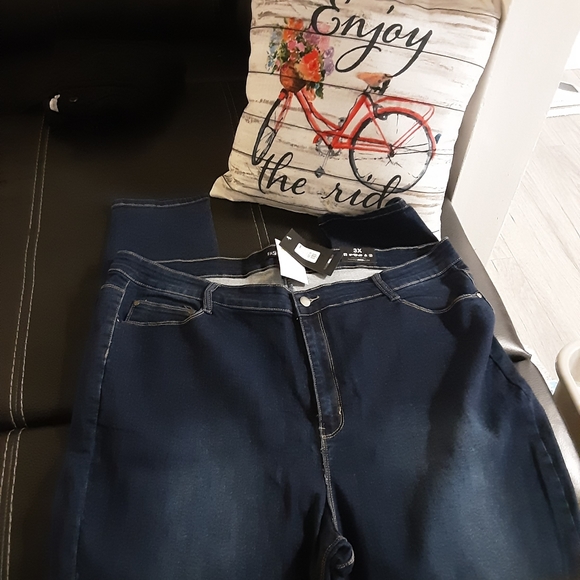 Fashion Nova Jeans - Picture 3 of 5